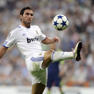 AYX SPORTS-拜仁慕尼黑主场2-1战胜勒沃库森，继续领跑德甲，拜仁慕尼黑主场2-1战胜勒沃库森,继续领跑德甲联赛